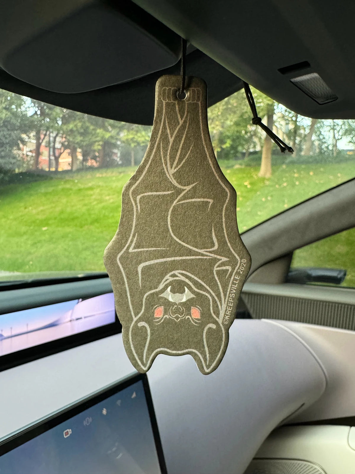 Hanging Bat “Sustainable Freshness” Long-Lasting Car Air Freshener - Aromatherapy Scented Paper Pendant, Suitable for Rearview Mirrors and Air Vents, In-Car Deodorizer, Long-Lasting Fragrance, Stress-Relieving Scent Acces